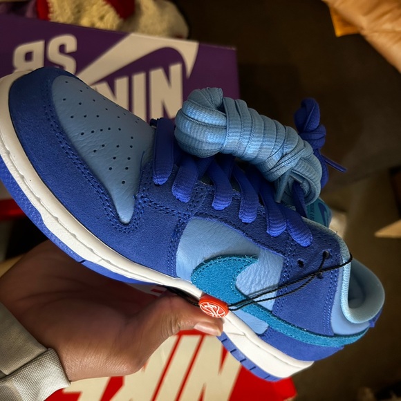 Dunks - Picture 4 of 5